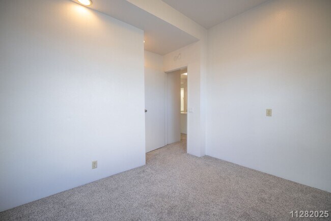 Building Photo - $3650.00 | 4bd/1.5ba Duplex in Pacific Palisades Pearl City