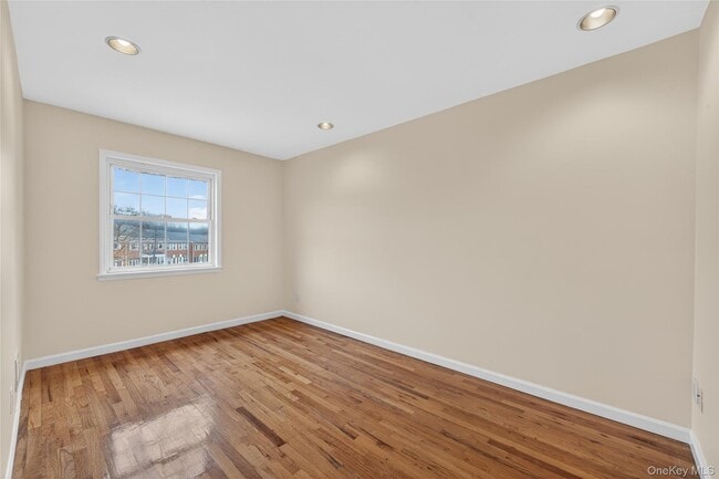 Building Photo - 62-47 Douglaston Pkwy