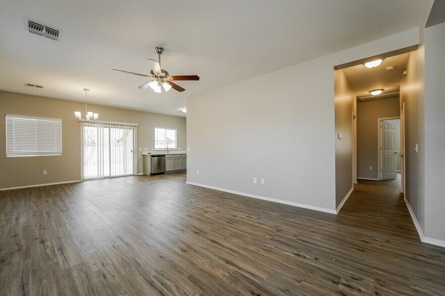 Building Photo - 8448 W Green Kingfisher Ln