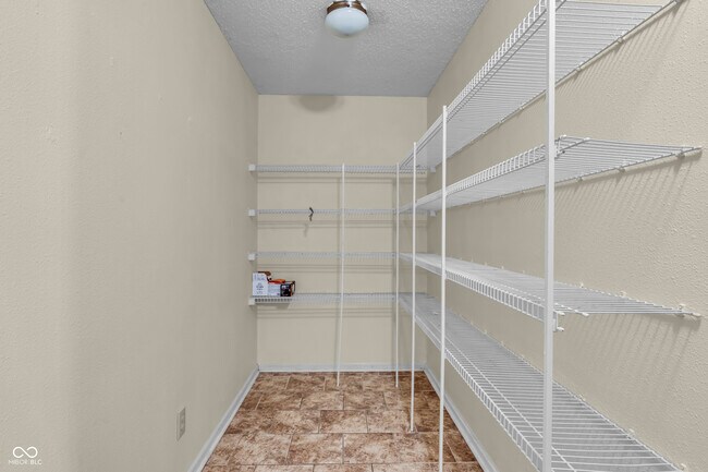 Building Photo - 10187 Hatherley Way