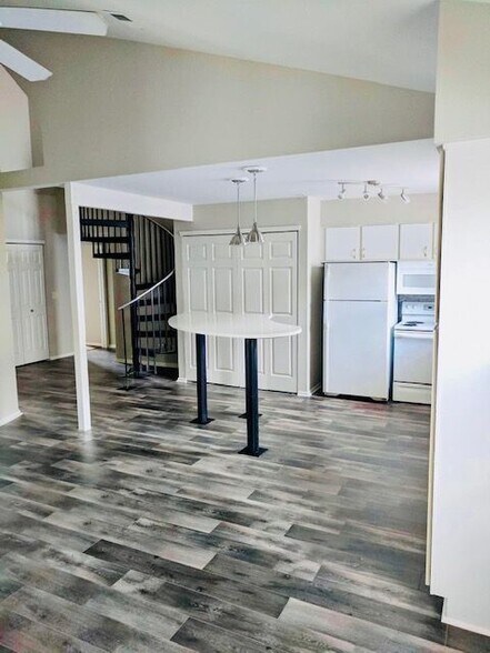 Building Photo - 1208 Fairview Dr