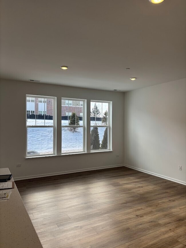 Building Photo - 12213 Dodwell St