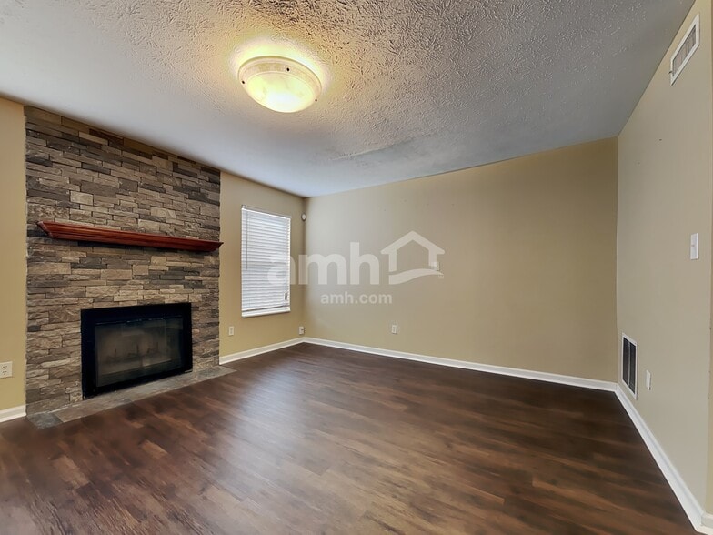 Building Photo - 6351 Hollingsworth Dr