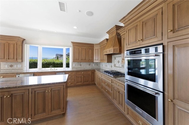 Building Photo - 12 San Remo