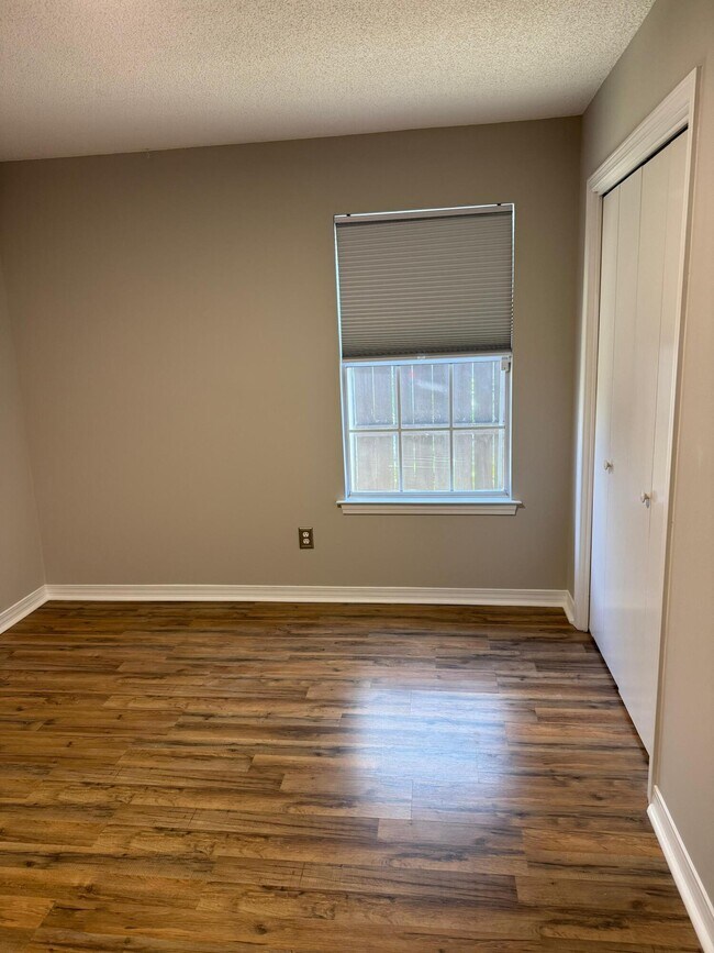 Building Photo - 38 Ruby Cir