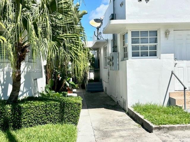 Building Photo - 2101 Bay Dr