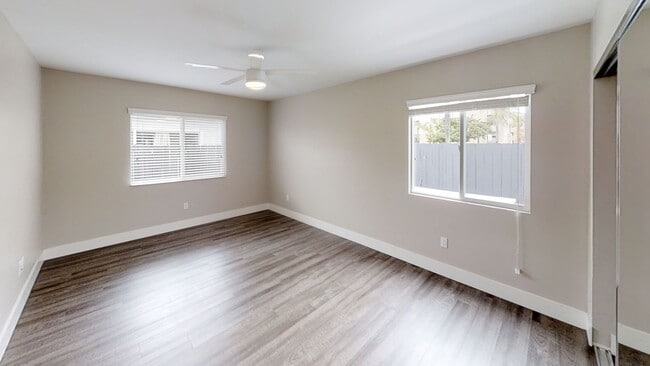 Building Photo - Usually rents to 6-12 people! Renovated, L...