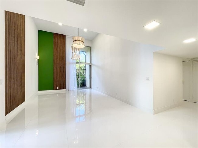 Building Photo - 20329 W Country Club Dr