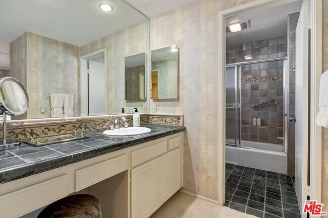 Building Photo - 17171 Palisades Cir