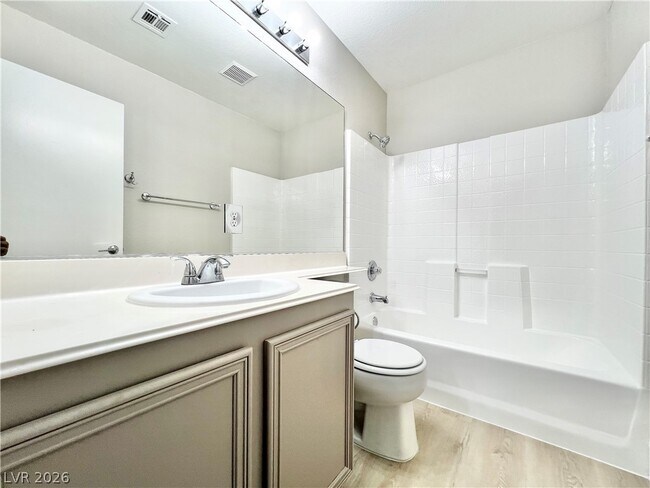 Building Photo - 1705 Encarta St