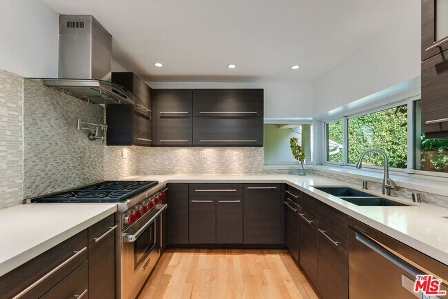 Building Photo - 1617 Roscomare Rd