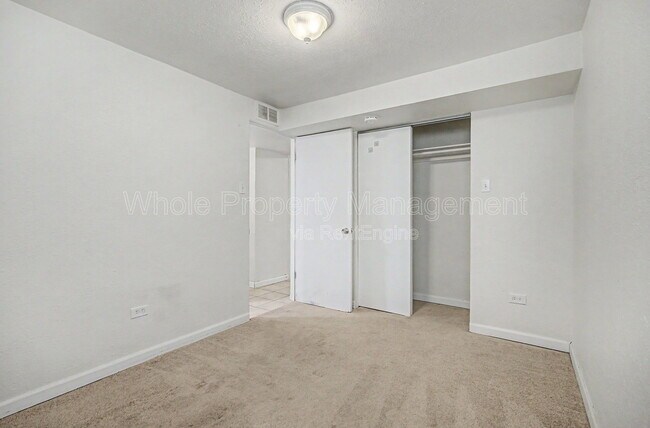 Building Photo - 2705 W Park Pl