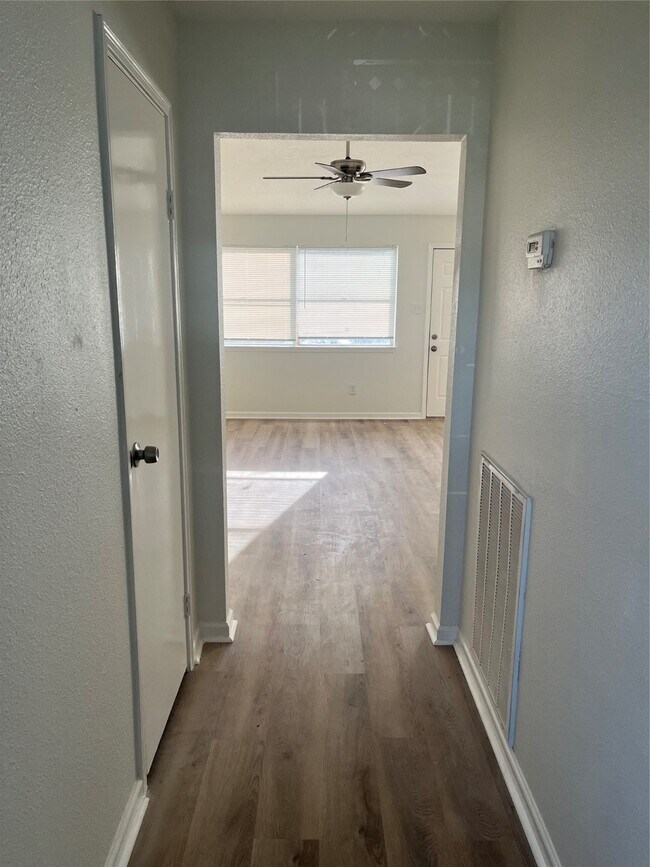 Building Photo - 12811 Murr Way
