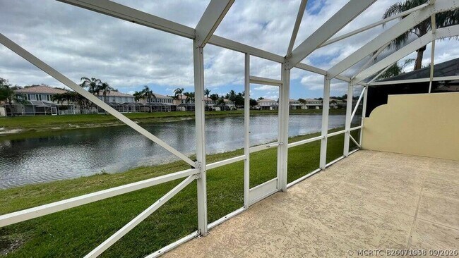 Building Photo - 2039 Tarpon Lake Way