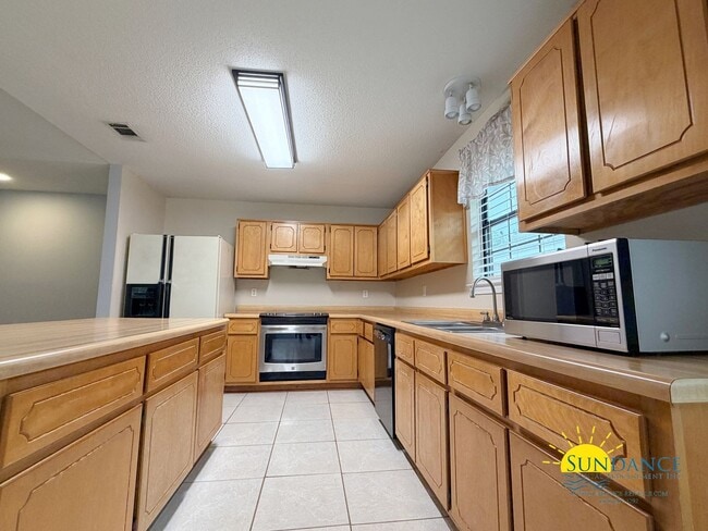 Building Photo - Bright & Open 3-Bedroom Home with great Floorplan in Mary Esther!
