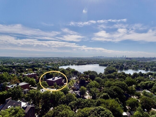 Building Photo - 128 Pleasant St