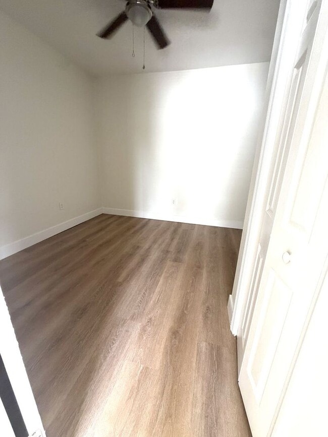 Building Photo - ***Cozy 1 Bedroom Apartment in Eagle Lake