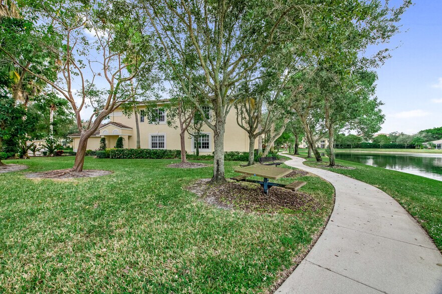 Building Photo - 9773 Bowline Dr