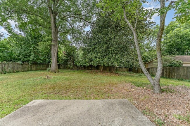 Building Photo - 3252 Northampton Dr