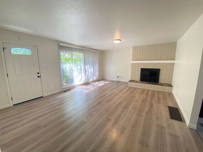 Building Photo - Like Brand New! - Single Story House in North Central Reno
