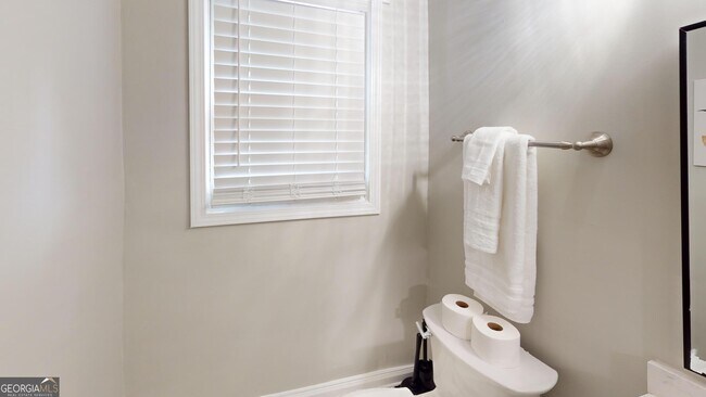 Building Photo - 1114 Fayetteville Rd SE