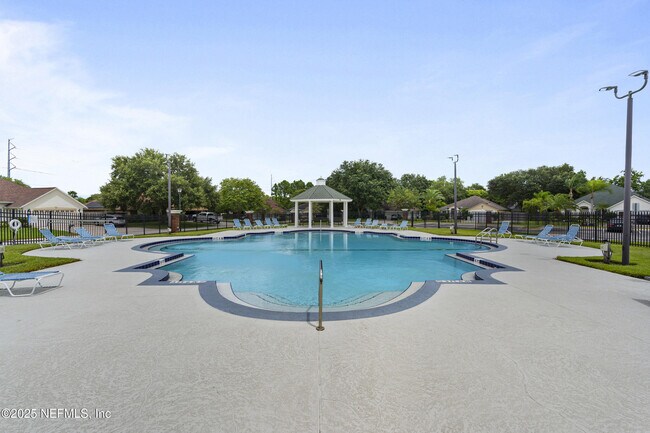 Building Photo - 12244 Lake Fern Dr