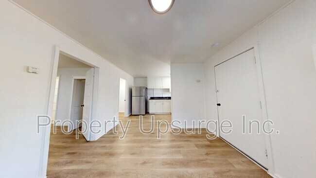 Building Photo - 630 Bird St