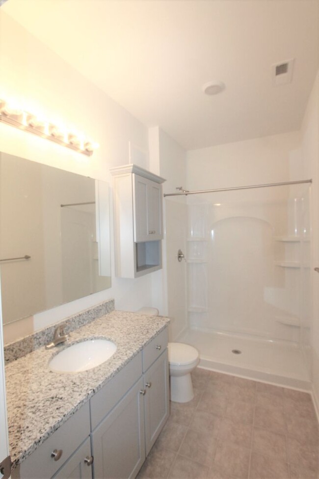 Building Photo - BEAUTIFUL 3BD 2.5 BTH Apartment home RAINT...