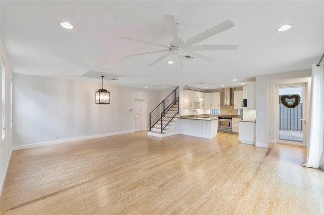 Building Photo - 825 NE 17th Way