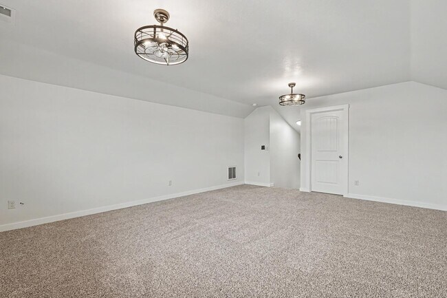 Building Photo - 2040 Kelly Dr