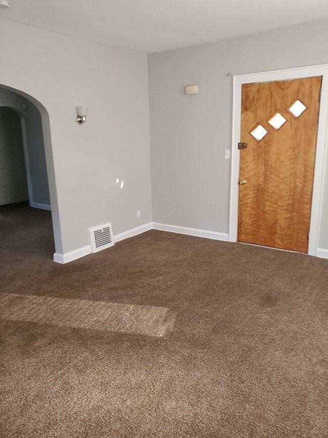 Building Photo - 2 Bedroom NE Canton Home for Rent