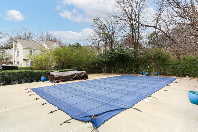 Building Photo - 1002 Defoors Landing NW