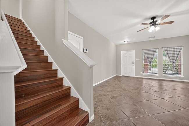 Building Photo - 2110 Castle Gardens Ln