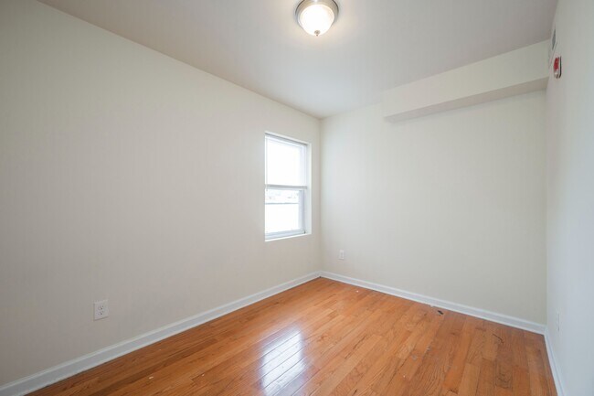 Building Photo - 1519-21 N 16TH ST Unit C4