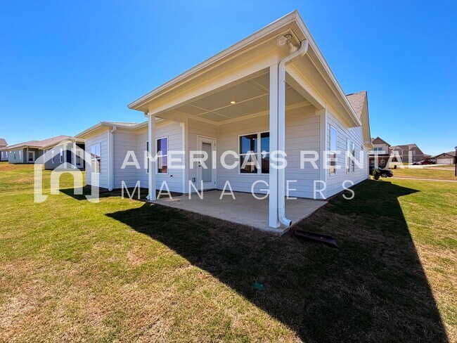 Building Photo - Southern Charm Meets Contemporary Style in Tuscaloosa! Sign a 13-month lease by 5/15/2026 and rec...