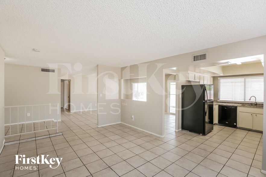 Building Photo - 14016 N 33rd Dr