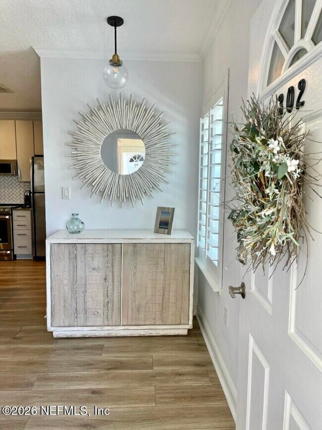 Building Photo - 922 1st St S