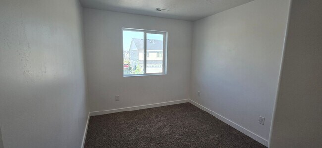 Building Photo - 1208 Summit Ridge Pkwy