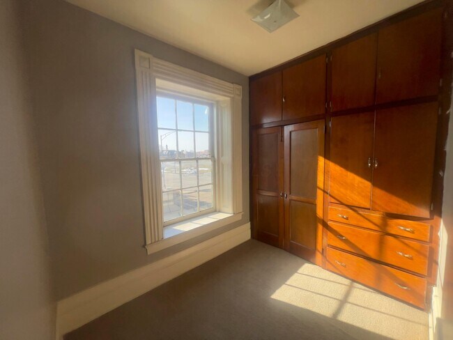 Building Photo - 166 Hudson Ave