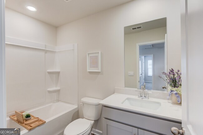 Building Photo - 1325 Lyon Wy Dr