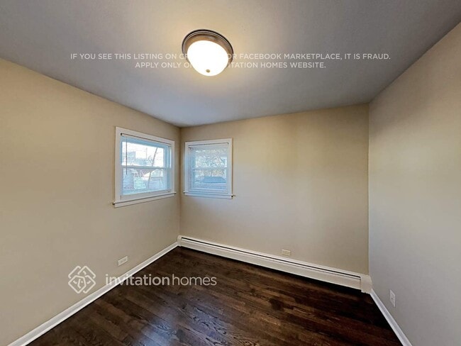 Building Photo - 4623 N Kilbourn Ave