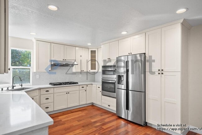 Building Photo - 41098 Bairo Ct