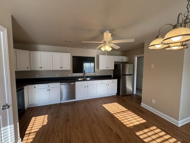 Building Photo - 4009 Lucerne Ct