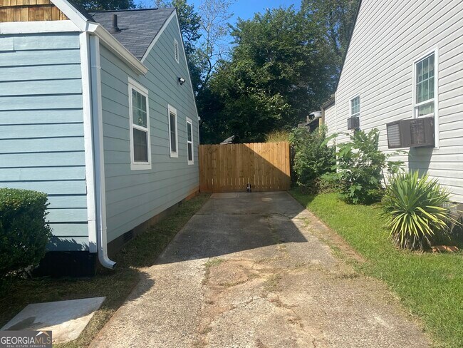 Building Photo - 2506 Eastwood Dr