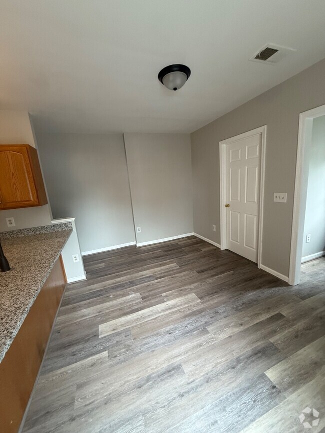 Building Photo - 843 Lanvale St