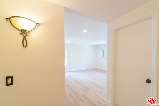 Building Photo - 4220 Towhee Dr