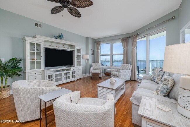 Building Photo - 2801 S Ridgewood Ave