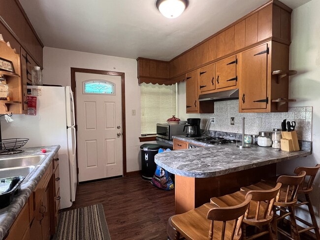 Building Photo - 1135 Sunset Dr