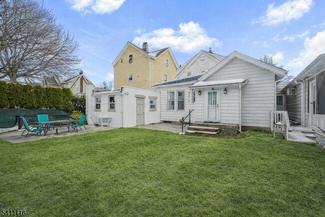 Building Photo - 416 2nd St