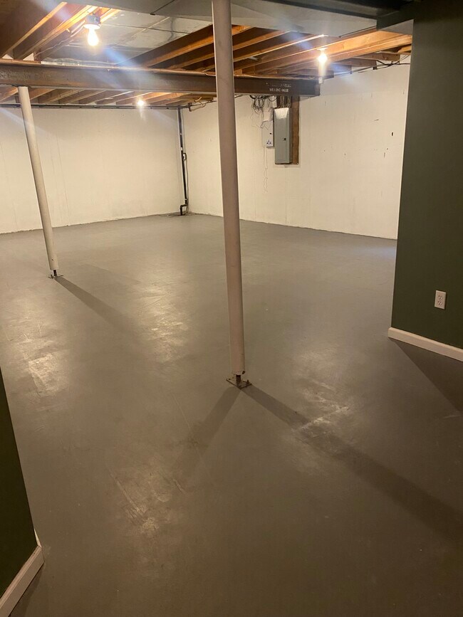 Building Photo - 246 N Ferrel St